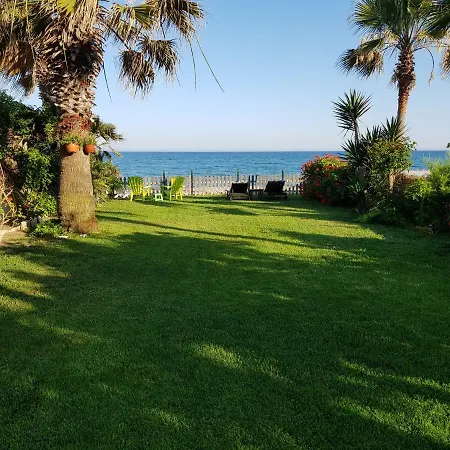 Вилла On The Sea Менеоу